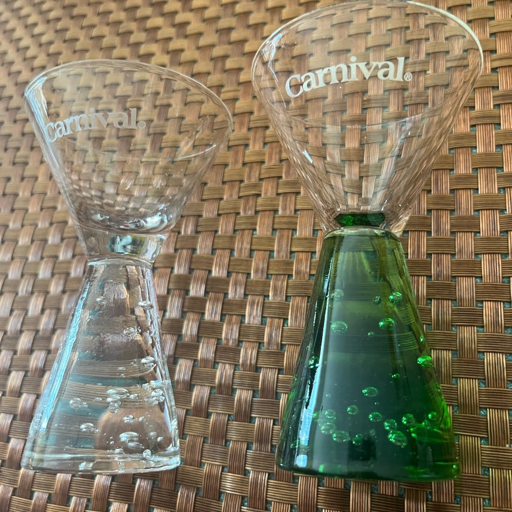 Free w/ Purchase/Carnival Glass Jigger Set /